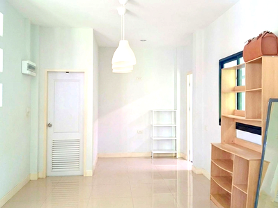 Houses for sale Bang Lamung Chonburi : House for Sale East Pattaya Near Sukhumvit Road Fully Furnished