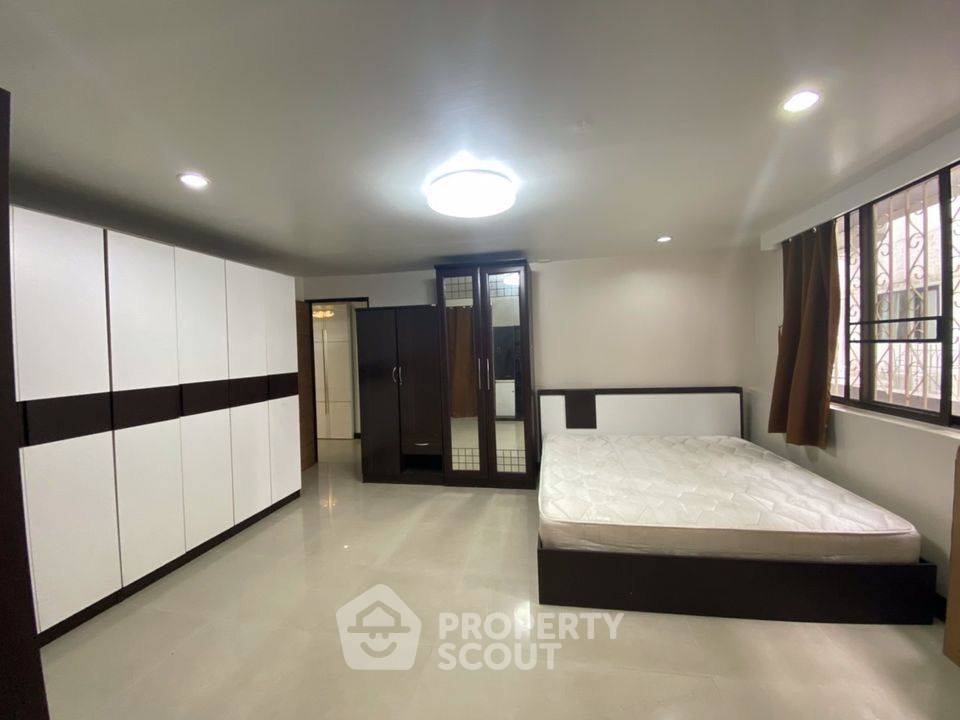 picture 2-BR Condo at 15 Suite Condominium near ARL Makkasan (ID 943663) - 4/8
