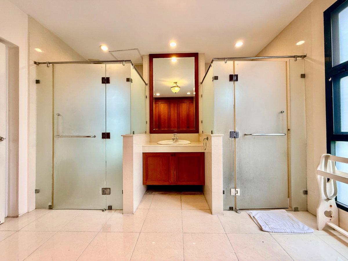 รูป ขายบ้านเดี่ยวหลังใหญ่ 243 ตร.ว. หมู่บ้านปัญญาอินทรา P1 พื้นที่ใช้สอย 560 ตร.ม.  ทิศใต้ ฮวงจุ้ยเศรษฐี  มีบ่อปลาคาร์ฟและสวนสวยหลังบ้าน พร้อมอยู่!  - รูปที่ 29/83