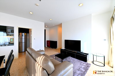 Condos for sale : 🌇 2 Bedroom Condo for Sale The Crest Sukhumvit 34 Beautiful High-Floor Unit 100 Sq.m. Near BTS Thong Lo