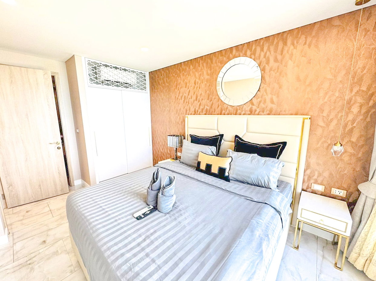 picture Copacabana Beach Jomtien Sea View Condo for Sale - 4/8