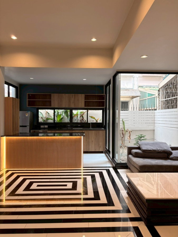 รูป WS7697 🏡✨ ให้เช่า ทาวน์โฮมหรูรีโนเวท 📍 บ้านกลางเมือง ลาดพร้าว–โยธินพัฒนา  ใกล้ The Crystal และ Central EastVille เพียง 75,000 บาท/เดือน - รูปที่ 4/16