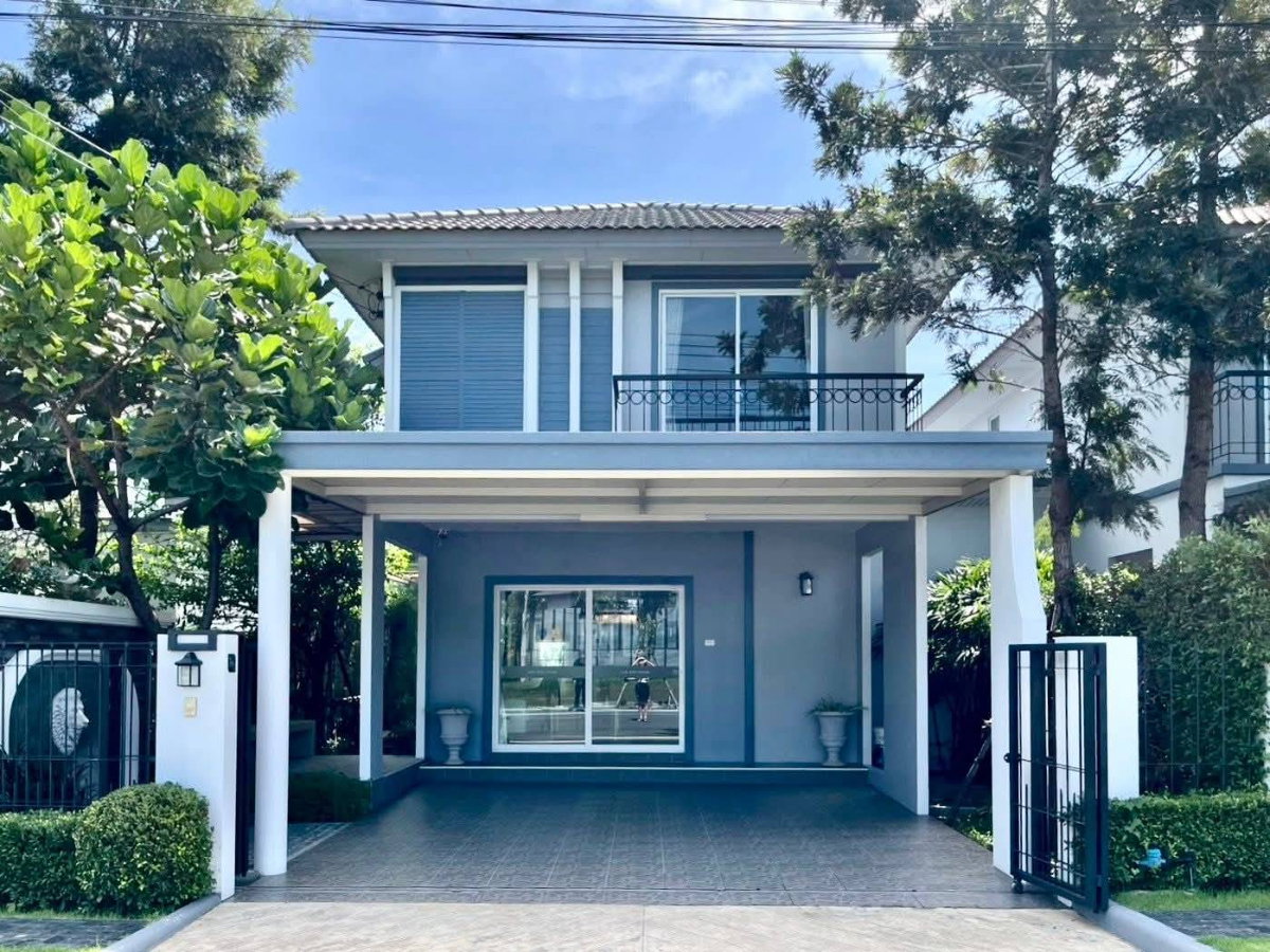picture Large, detached house for sale, fully functional, prime location. - 1/17