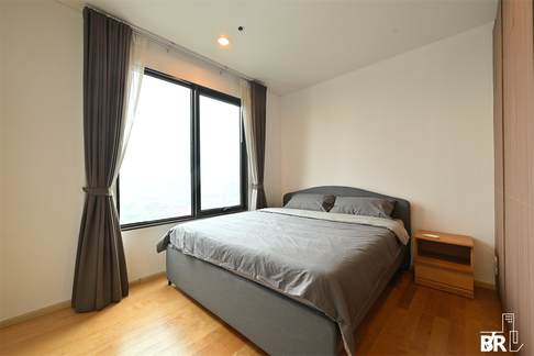 Villa Asoke Condo in High-potential, Central City Location near MRT Phetchaburi Station