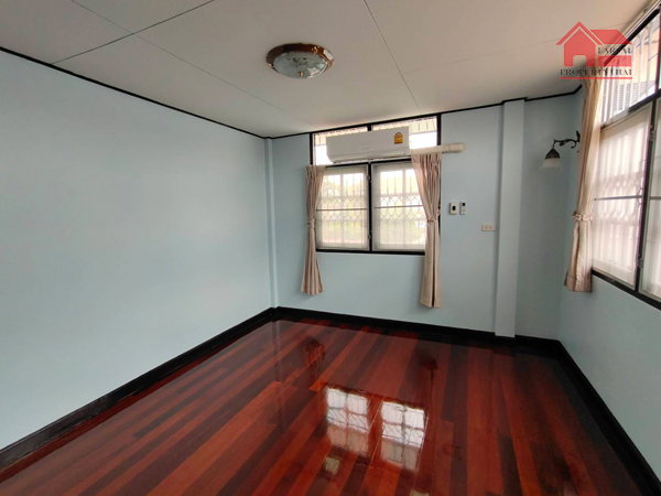รูป ให้เช่าบ้านเดี่ยว 2ชั้น เนื้อที่ 60 ตร.ว พื้นที่ใช้สอย 220 ตร.ม 6ห้องนอน 3ห้องน้ำ แอร์ ถนน ลาดพร้าว เขตบางกะปิ ราคาเช่า 32,000 บ/ด - รูปที่ 9/17