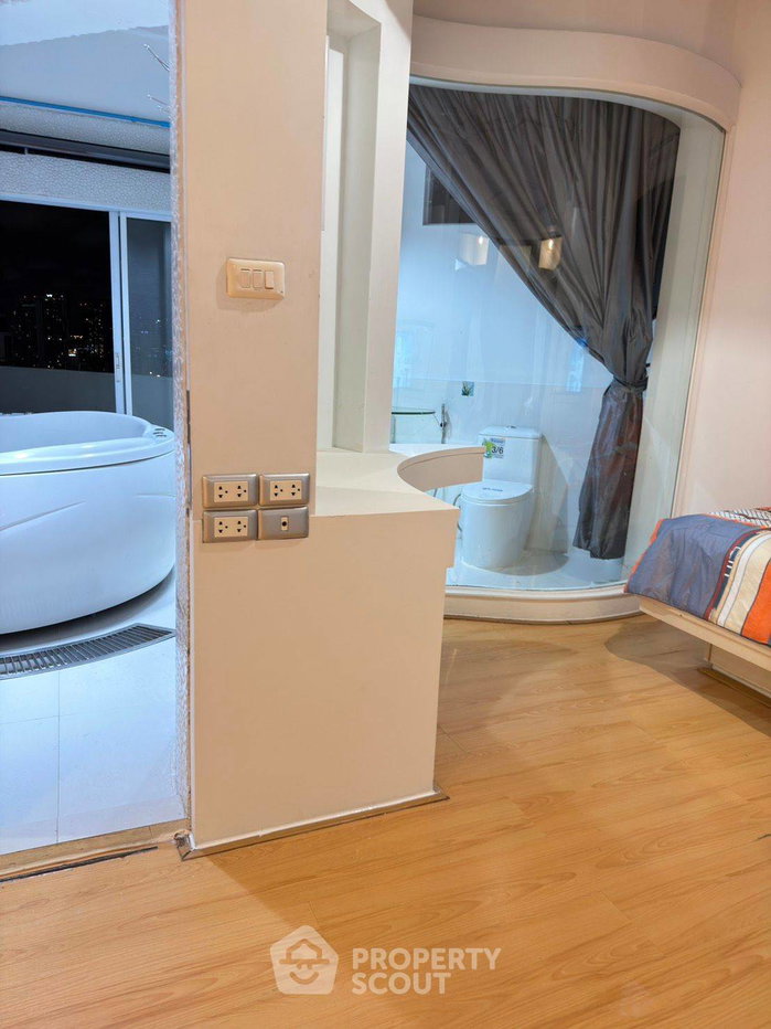 picture Pet-Friendly 1-BR Condo, Wittayu Complex 23rd Floor Near BTS Phloen Chit (ID 2975741) - 2/7