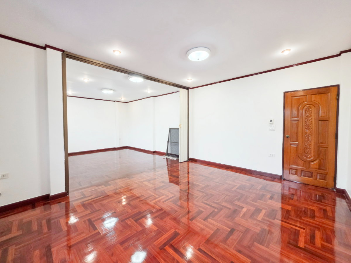 รูป บ้านเดี่ยว หมู่บ้าน ชัยพฤกษ์ รามอินทรา หลังมุม รีโนเวทใหม่ทั้งหลัง พร้อมพื้นที่กว้างถึง 140 ตรว. ใกล้จุดขึ้นลงทางด่วน - รูปที่ 18/28