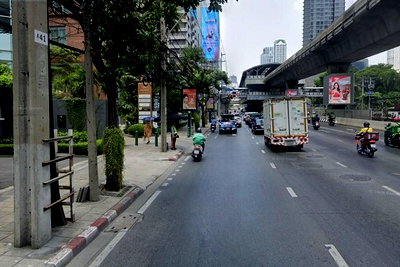 ที่ดิน ถนนสาทรเหนือ : ขายที่ดินพร้อมสิ่งปลูกสร้าง ถนนนราธิวาสราชนครินทร์ ใกล้โรงพยาบาลเซนต์หลุยส์