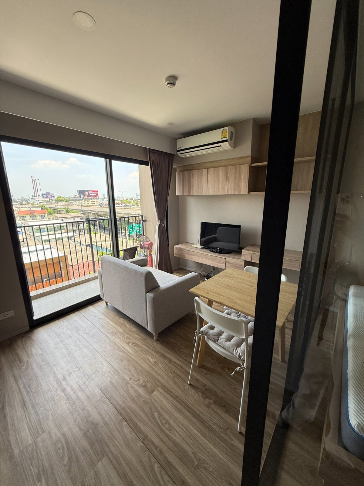 🎯Blossom Condo @ Sathorn-Charoenrat🔥🔥ห้องกว้าง เฟอร์ครบ ฟรี Internet พร้อมเข้าอยู่ ชอบมาคุยหน้างานจ้าา (T01495)