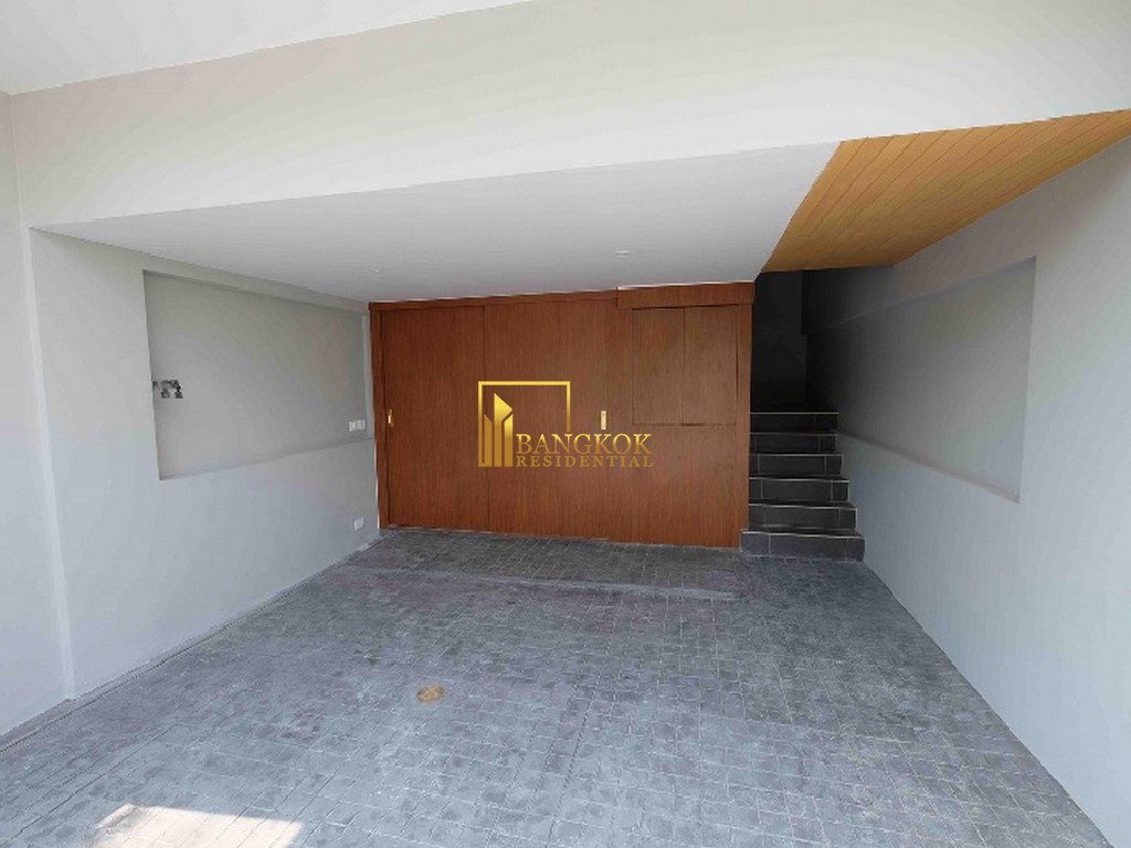 รูป Modern 3 Bedroom Townhouse For Rent in Sathorn - BR8661TH - รูปที่ 2/9