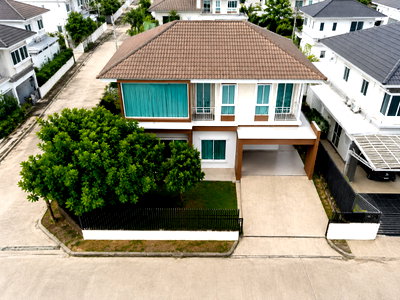 เช่าบ้านเดี่ยว สนามบินสุวรรณภูมิ : บ้านเดี่ยวเดอะแพลนท์หัวมุมให้เช่า อ่อนนุช มอเตอร์เวย์ 30,000 บาท หน้าบ้านโล่ง ไม่ชนใคร พร้อมเข้าอยู่!