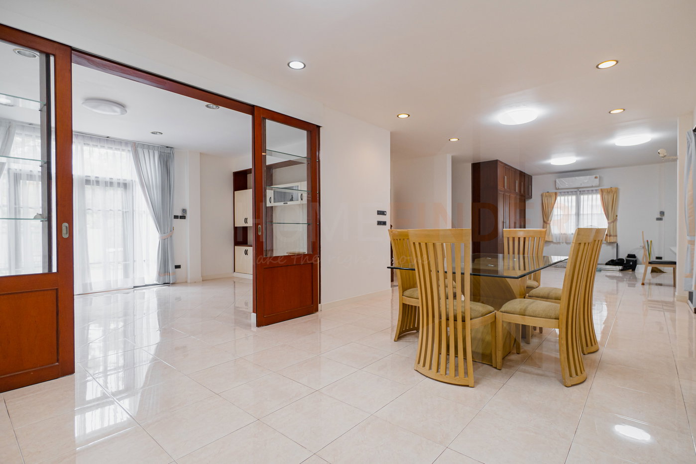 picture Windmill Park 5 bedrooms, for rent - 133/134