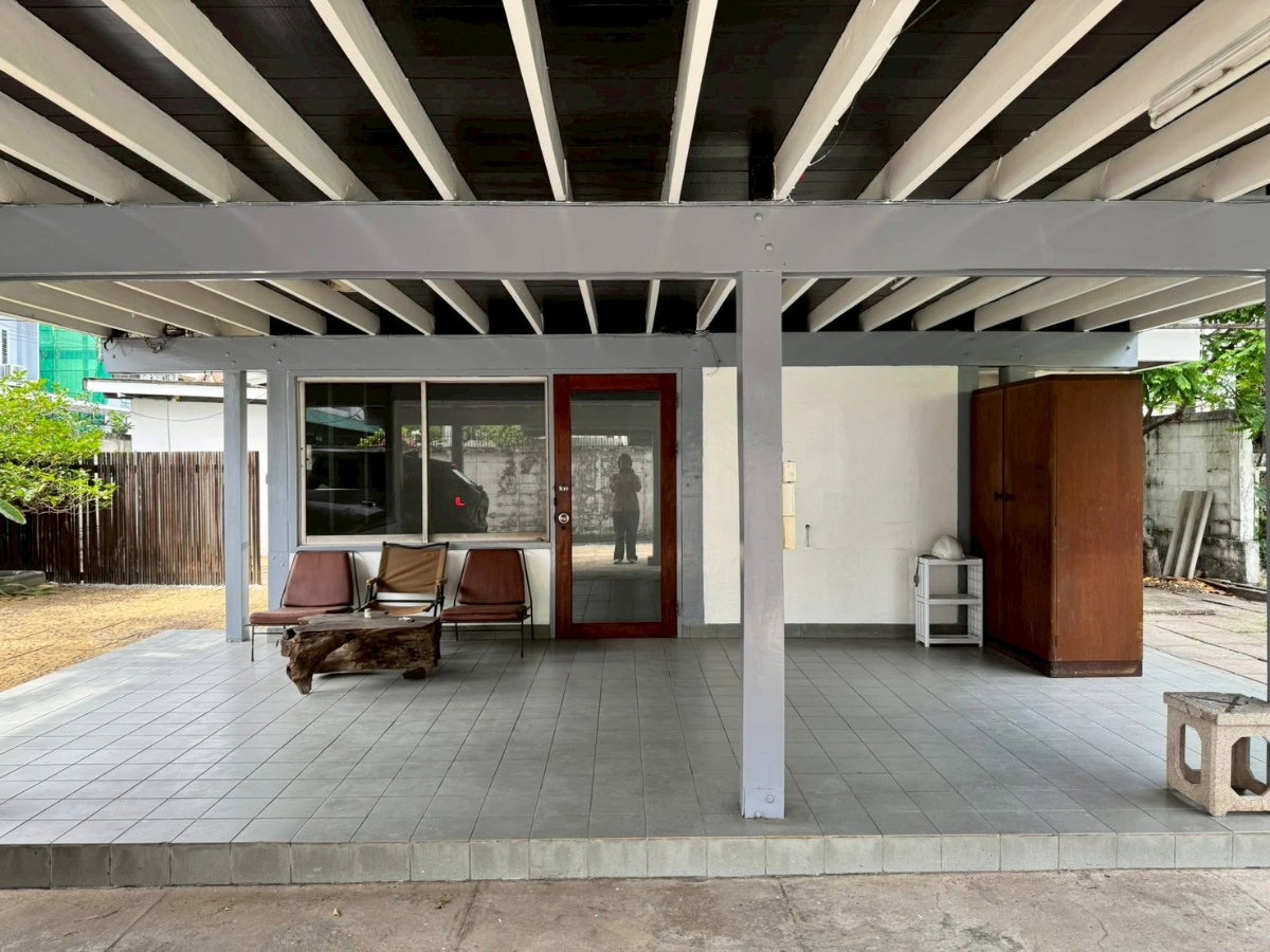 รูป 🏡 บ้านเดี่ยวให้เช่า ซอยศาสนา 2 ใกล้กระทรวงการคลัง พระราม 6 3 ห้องนอน 3 ห้องน้ำ ใจกลางเมือง บรรยากาศร่มรื่น ติดน้ำ เป็นส่วนตัว 🐶🐱 รับสัตว์เลี้ยง - รูปที่ 4/5