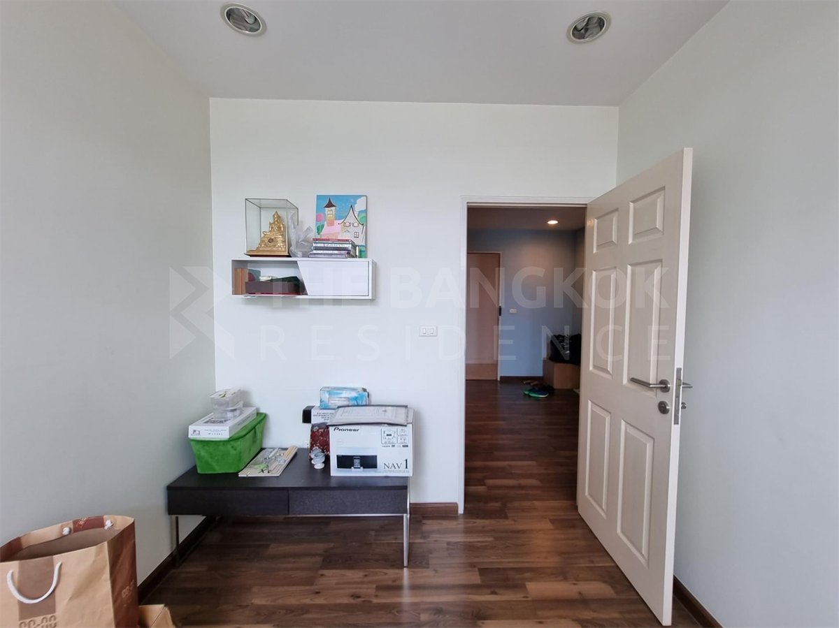 picture Chewathai Ratchaprarop Condo in High-potential, Central City Location - 3/10