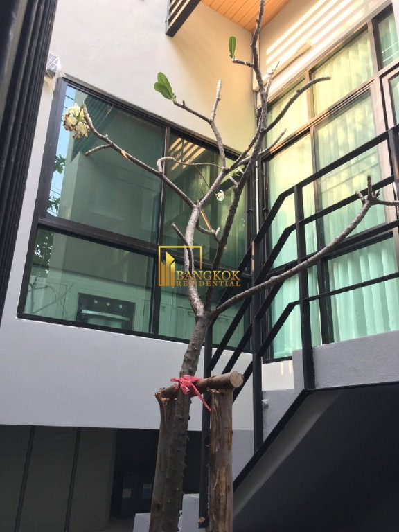 รูป Modern 3 Bedroom Townhouse For Rent in Sathorn - BR8661TH - รูปที่ 8/9