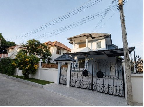 รูป บ้านเดี่ยวหลังมุม รีโนเวทใหม่ทั้งหลัง 60 ตร.ว. 3 นอน 3 น้ำ พื้นที่ใช้สอยกว้าง พร้อมครัวต่อเติมครบ อยู่สบายในหมู่บ้านเดอะวิลเลจ - รูปที่ 2/16