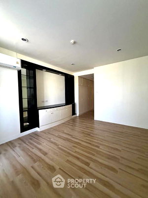 Condos for rent : Well-Priced 3-BR 220 Sqm Condo At River House, Near MRT Hua Lamphong (ID 2977439)