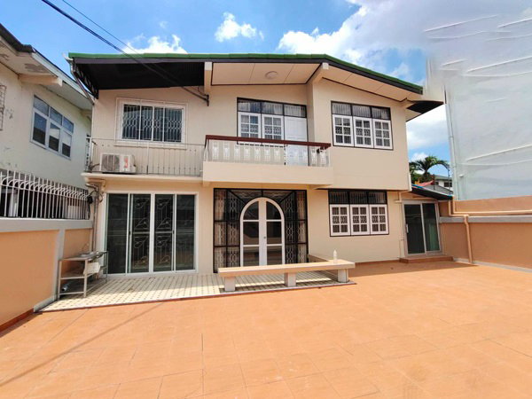 รูป ให้เช่าบ้านเดี่ยว 2ชั้น เนื้อที่ 60 ตร.ว พื้นที่ใช้สอย 220 ตร.ม 6ห้องนอน 3ห้องน้ำ แอร์ ถนน ลาดพร้าว เขตบางกะปิ ราคาเช่า 32,000 บ/ด - รูปที่ 1/17