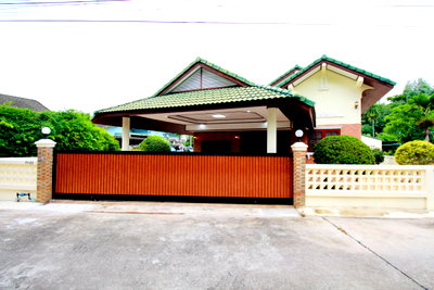Houses for sale Rayong : Renovated Corner House for Sale 88 Sq.Wah in Kongkorn Ranch Village, Thap Ma, Rayong Only 500 Meters from Pa Boon Café 