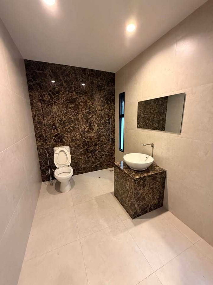 picture LTHC15700 – Luxury Pet-Friendly Townhome for Rent Ekkamai | Corner Unit with Big Garden | 80,000 THB | ทาวน์โฮมหรูให้เช่า เอกมัย บ้านมุม พร้อมสวนขนาดใหญ่ เลี้ยงสัตว์ได้ - 2/6