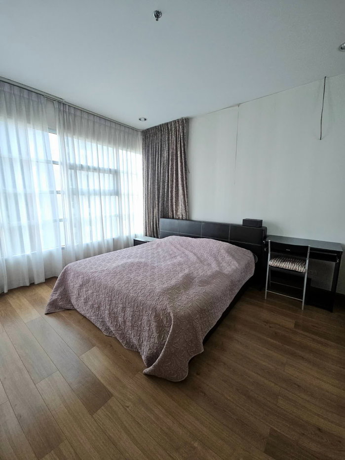 picture Baan Klang Krung Siam Pathumwan【𝐑𝐄𝐍𝐓】🔥A cozy room with unique decorative details🔥 Contact Line ID: @hacondo - 1/10