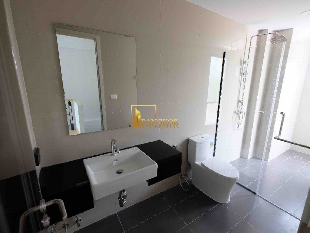 รูป Modern 3 Bedroom Townhouse For Rent in Sathorn - BR8661TH - รูปที่ 7/9