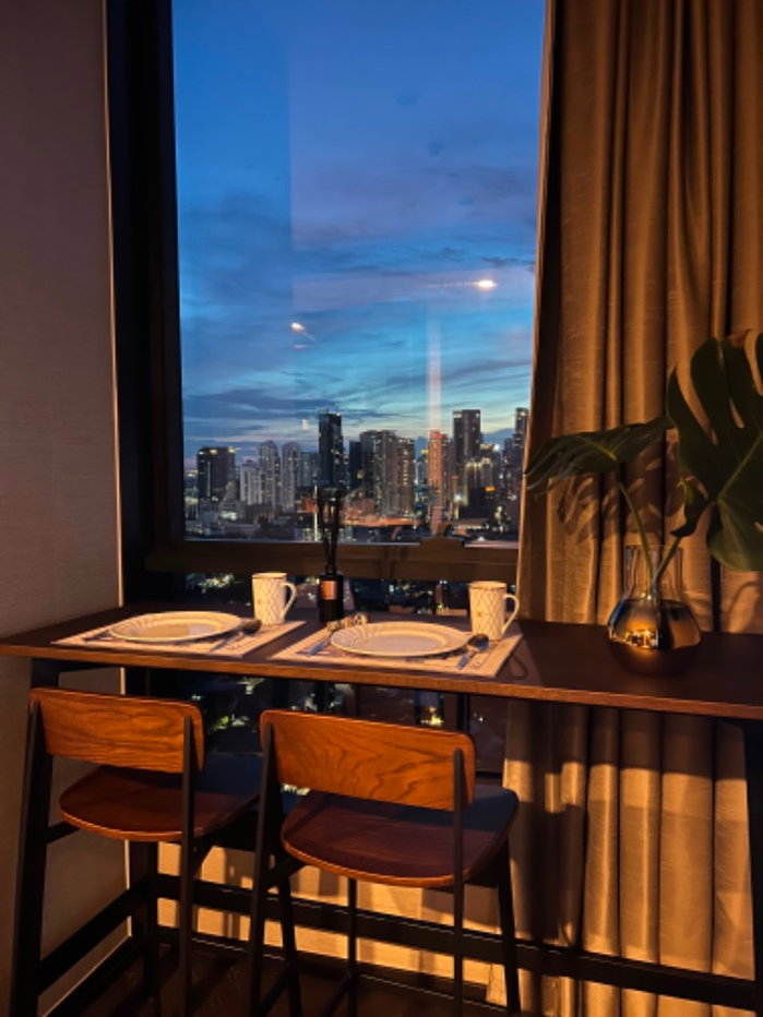 รูป 🔥 THE ESSE Sukhumvit 36 ห้องหรูติด BTS ทองหล่อ เพียง 50,000 บาท ✨ 1 ห้องนอน 42 ตร.ม. ชั้น 22 วิวเมืองสวย พร้อมเข้าอยู่ - รูปที่ 4/7