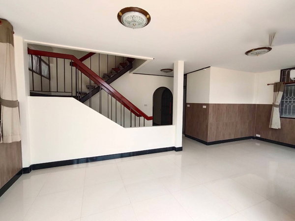 รูป ให้เช่าบ้านเดี่ยว 2ชั้น เนื้อที่ 60 ตร.ว พื้นที่ใช้สอย 220 ตร.ม 6ห้องนอน 3ห้องน้ำ แอร์ ถนน ลาดพร้าว เขตบางกะปิ ราคาเช่า 32,000 บ/ด - รูปที่ 13/17