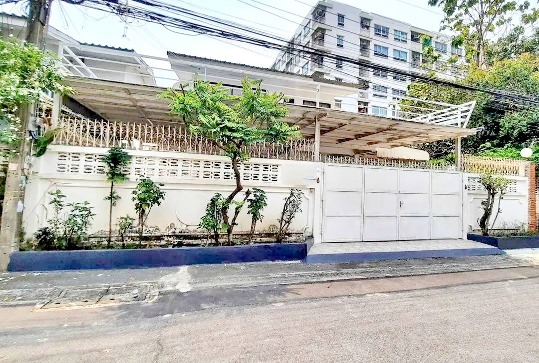 picture HK0480, House for rent 3 Br.,Huaikhwang - 1/11
