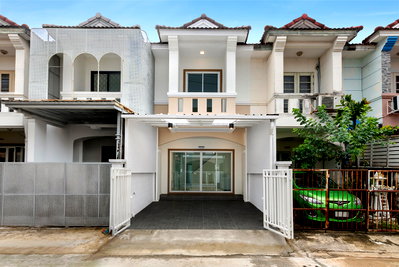 ทาวน์โฮม โรงเรียนนานาชาติเด่นหล้า : ทาวน์โฮม 2 ชั้น รีโนเวทใหม่ พุทธชาด บางบัวทอง (ซอยเถ้าแก่น้อย) ใกล้สี่แยกบางพลู ต่อเติมครบ หิ้วกระเป๋าเข้าอยู่ได้เลย
