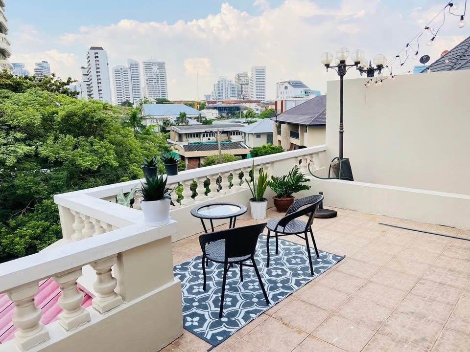 picture LTHC15695 – Luxury Townhouse for Rent Ekkamai | Spacious 4 Floor Residence | Near BTS Ekkamai | 90,000 THB | ทาวน์เฮาส์หรูให้เช่า เอกมัย พื้นที่กว้าง ใกล้ BTS เอกมัย - 2/6