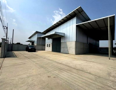 เช่าโรงงาน ปทุมธานี : ให้เช่าโกดังพร้อมสำนักงาน สร้างใหม่ ทำเล ลำลูกกา คลอง 7  / ใกล้ ตลาดชัชวาล / พื้นที่ใช้สอย 304 ตารางเมตร / รถใหญ่ เข้าออกได้