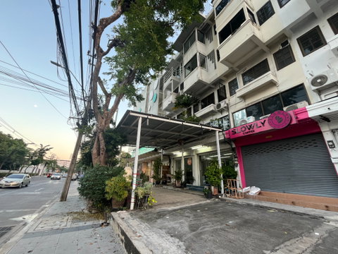 อาคารพาณิชย์ให้เช่า ริมถนนสุขุมวิท 101/1 ใกล้รถไฟฟ้า 
