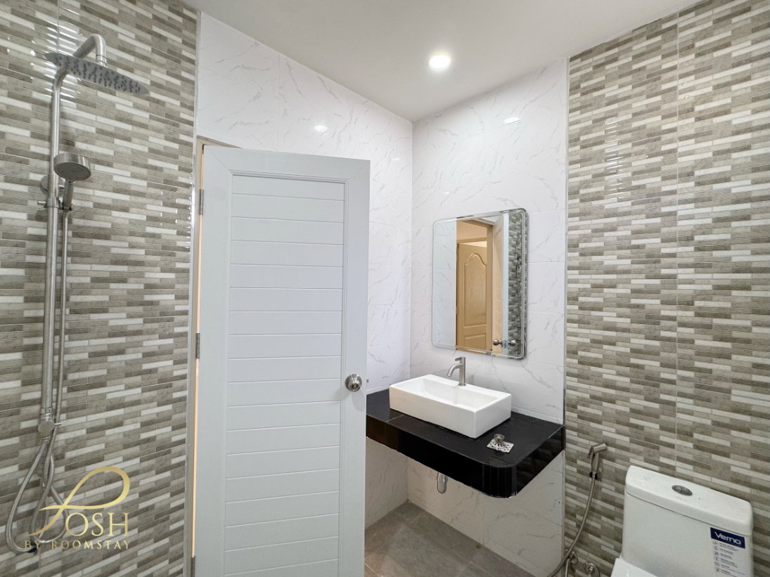 รูป ภูเก็ตวิลล่าสาม Phuket Villa3 บ้านแฝดทำเลหน้าสวน ไม่ติดกับหลังอื่น มาพร้อมส่วนต่อเติมทั้งหลัง และมุมนั่งเล่นข้างบ้าน - รูปที่ 18/24
