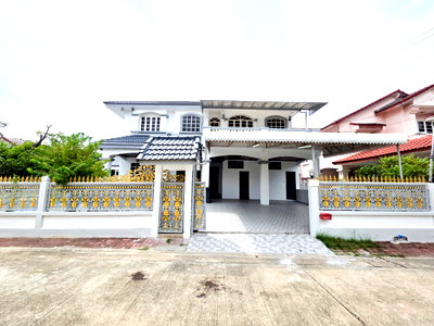 บ้านเดี่ยว สถานีรถไฟฟ้าวัชรพล : บ้านเดี่ยว หมู่บ้าน ชัยพฤกษ์ รามอินทรา หลังมุม รีโนเวทใหม่ทั้งหลัง  พร้อมพื้นที่กว้างถึง 140 ตรว. ใกล้จุดขึ้นลงทางด่วน 
