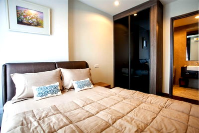 คอนโดให้เช่า : 🏙️✨ FOR RENT: C Ekkamai — MODERN LIVING IN A PRIME LOCATION!  💰 Rental Price: 16,000 THB/month!!
