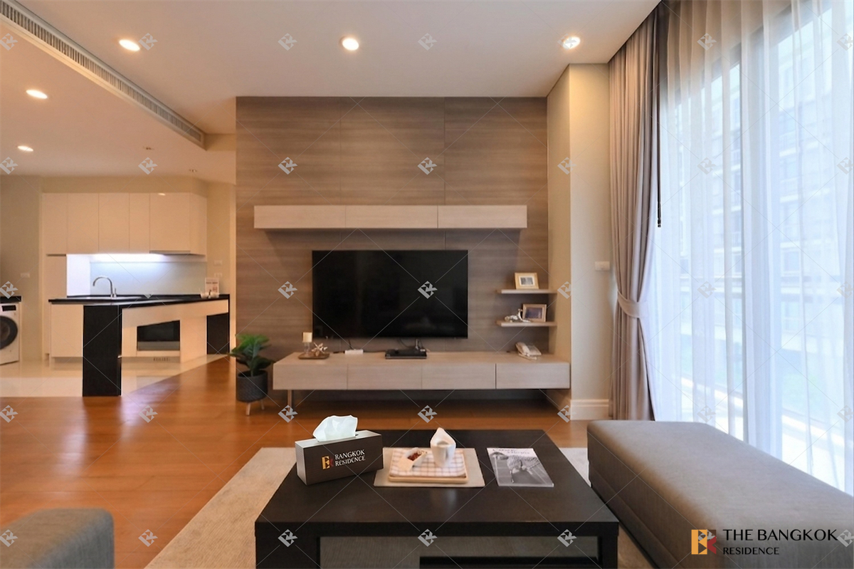 picture Bright 24 New Experience with a Condo in Prime Location - 4/10