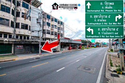 อาคารพาณิชย์ กรุงเทพมหานคร : ตึกแถว 4.5 ชั้น ติดถนนวัชรพล จอดรถได้ 3 คัน  20 ตรว. หน้ากว้าง 4 เมตร ( มีชั้นลอยและชั้นดาดฟ้า )  สุดยอดทำเลค้าขาย ใกล้ 5 แยกวัชรพล 350 ม.