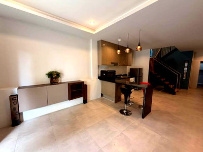 Houses for rent Bangkok : LTHC15700 – Luxury Pet-Friendly Townhome for Rent Ekkamai  | Corner Unit with Big Garden | 80,000 THB | ทาวน์โฮมหรูให้เช่า เอกมัย  บ้านมุม พร้อมสวนขนาดใหญ่ เลี้ยงสัตว์ได้