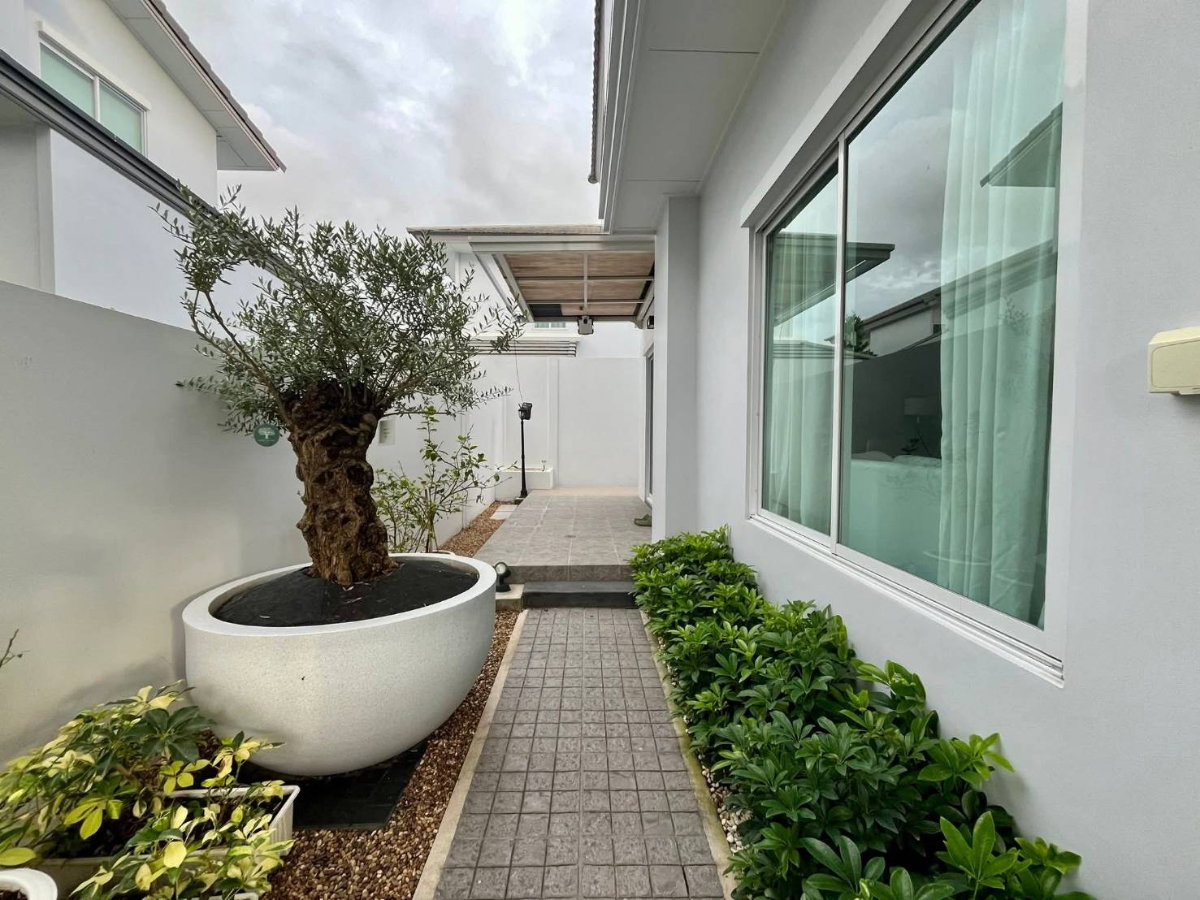 picture Large, detached house for sale, fully functional, prime location. - 8/17