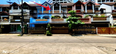 ทาวน์โฮม MRT บางกะปิ : 69050308 : ขายทาวน์โฮม 3 ชั้น ครึ่งเล่นระดับ บนเนื้อที่ขนาด 37 ตารางวา 4 ห้องนอน 4 ห้องน้ำ หมู่บ้านศรีสุโขทัย ซอยรามคำแหง 36/1 กรุงเทพ