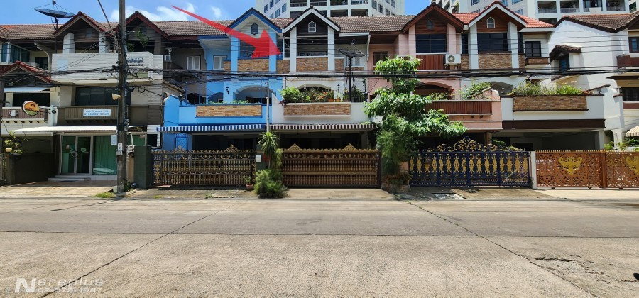 รูป 69050308 : ขายทาวน์โฮม 3 ชั้น ครึ่งเล่นระดับ บนเนื้อที่ขนาด 37 ตารางวา 4 ห้องนอน 4 ห้องน้ำ หมู่บ้านศรีสุโขทัย ซอยรามคำแหง 36/1 กรุงเทพ - รูปที่ 1/21