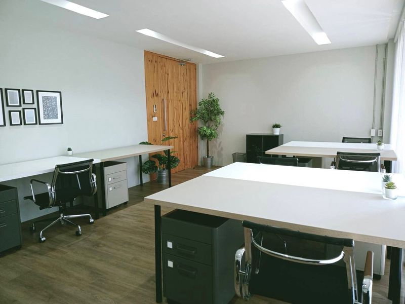 picture Serviced Office for Rent, Silom, near BTS Chong Nonsi, Utilities Included, Company Registration Possible - 2/10
