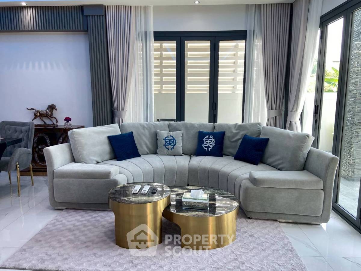 รูป วิลล่า 3-ห้องนอน ใกล้ เมืองพัทยา (ID 2980002) - รูปที่ 2/16