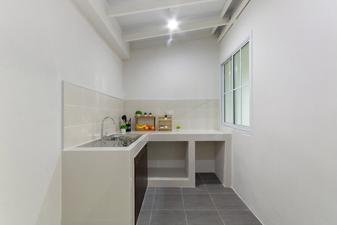 รูป ทาวน์โฮม 2 ชั้น รีโนเวทใหม่ หมู่บ้านบุศรินทร์ บางบัวทอง ต้นโครงการ ใกล้สี่แยกบางพลู ต่อเติมครบ หิ้วกระเป๋าเข้าอยู่ได้เลย - รูปที่ 6/9