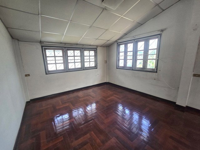 รูป ให้เช่าบ้านเดี่ยว2ชั้น พื้นที่กว้างขวาง 77ตรว. ถนน วิภาวดี ใกล้สนามบินดอนเมือง - รูปที่ 6/8