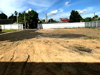 ที่ดินให้เช่า : Land for Rent 1 Rai  In Sriracha, Chonburi Near Motor No.7,  Sahaphat Industrial Park, Near Leam Chabang Port.
