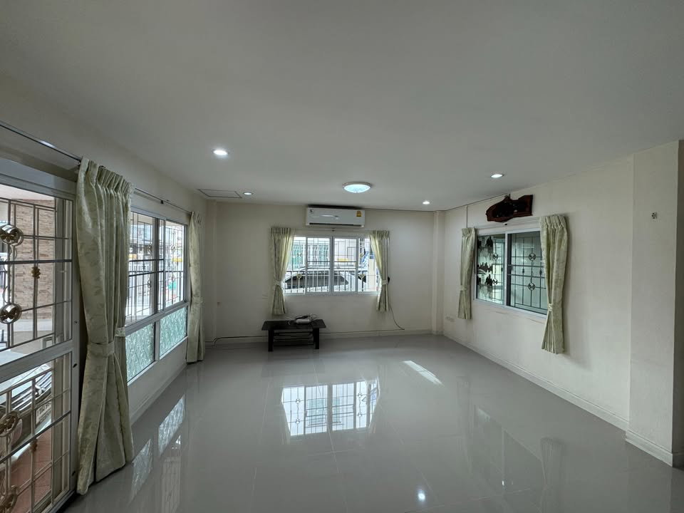 รูป R3049 ให้เช่าทาวน์โฮม 2 ชั้น หลังมุม หมู่บ้าน The Town ซอยพหลโยธิน 54/1 (ว่างค่ะ) ใกล้รถไฟฟ้า สะพานใหม่ - รูปที่ 3/14
