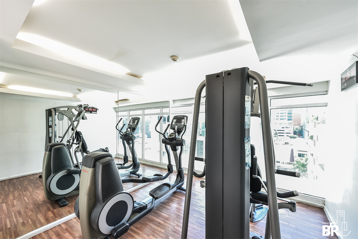 picture Focus on Saladaeng near BTS Sala Daeng Ready-to-move-in Condo, Central City Location - 8/9