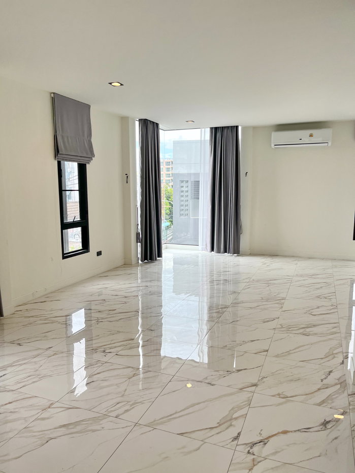 picture Hk0667, Home Office for rent 5 Br, Sutthisan. - 11/22